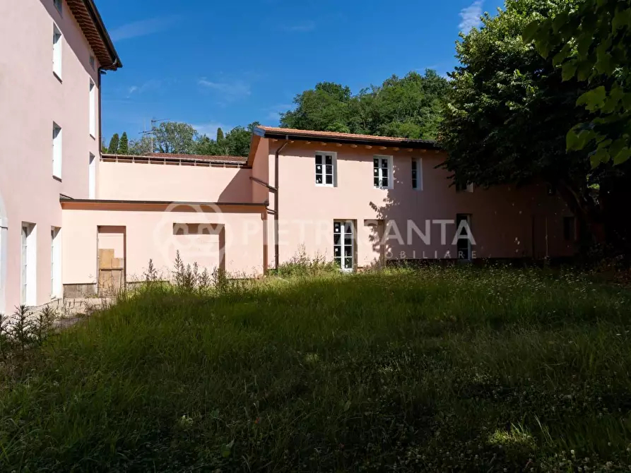 Immagine 7 di Villa in vendita  a Camaiore