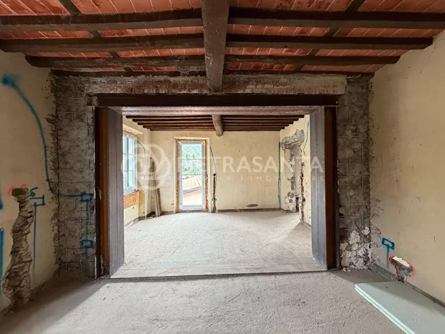 Immagine 21 di Villa in vendita  a Camaiore