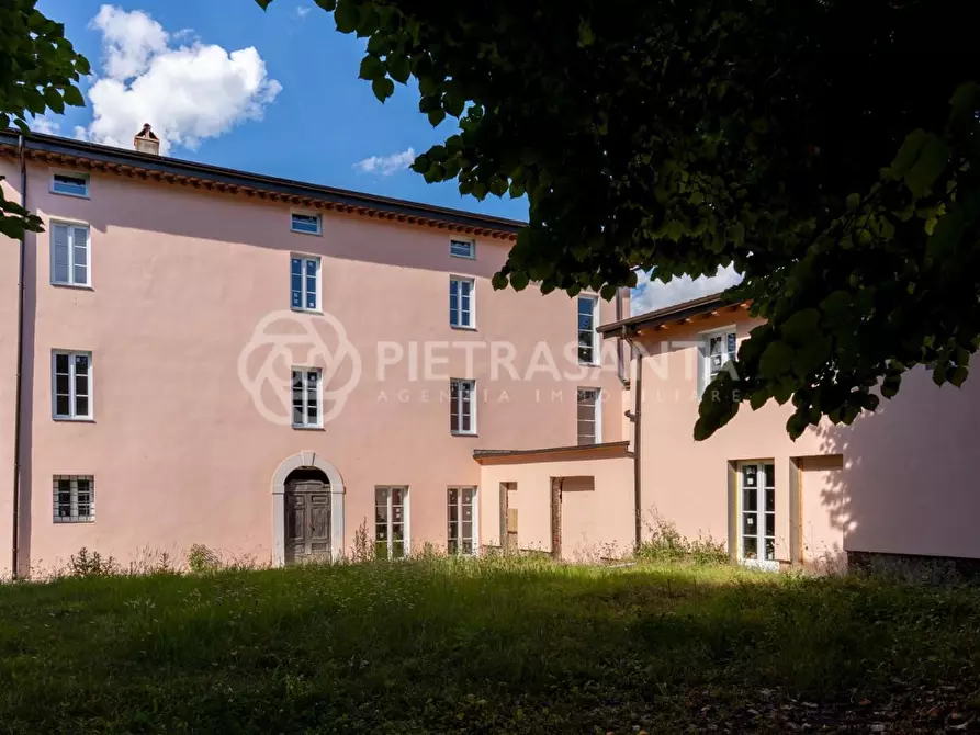 Immagine 6 di Villa in vendita  a Camaiore