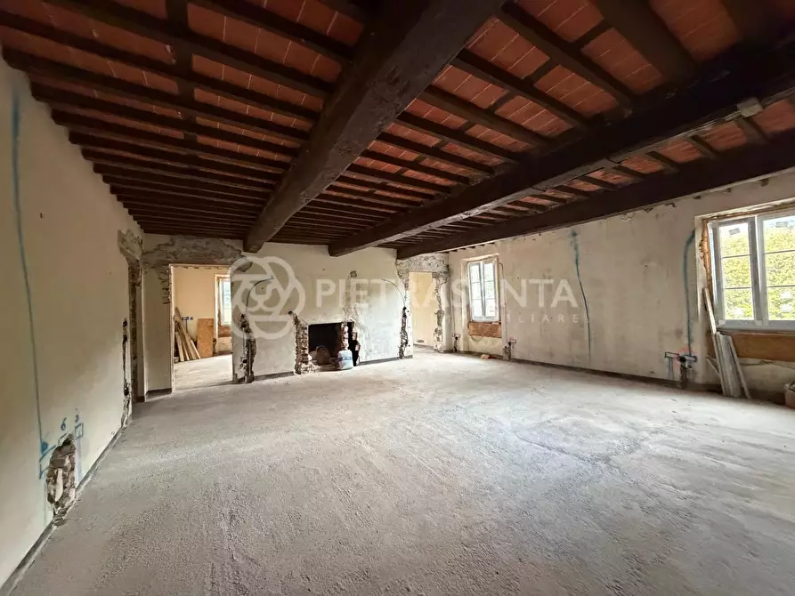 Immagine 18 di Villa in vendita  a Camaiore