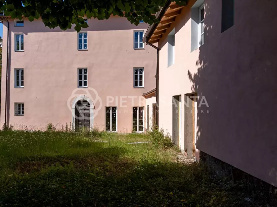 Immagine 8 di Villa in vendita  a Camaiore