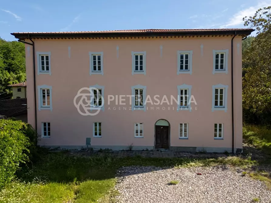 Immagine 10 di Villa in vendita  a Camaiore