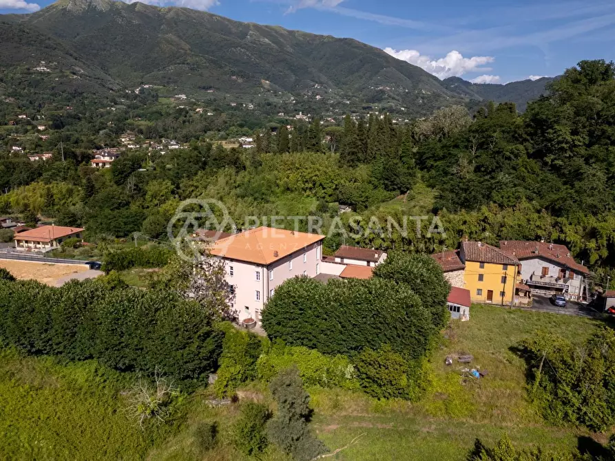 Immagine 43 di Villa in vendita  a Camaiore