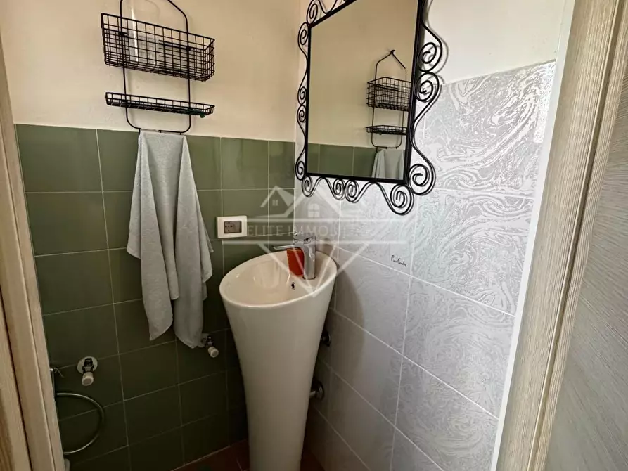 Immagine 21 di Casa indipendente in vendita  a Carrara