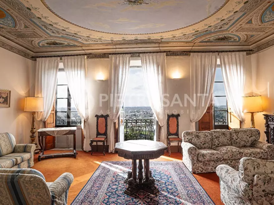 Immagine 3 di Villa in vendita  a Camaiore