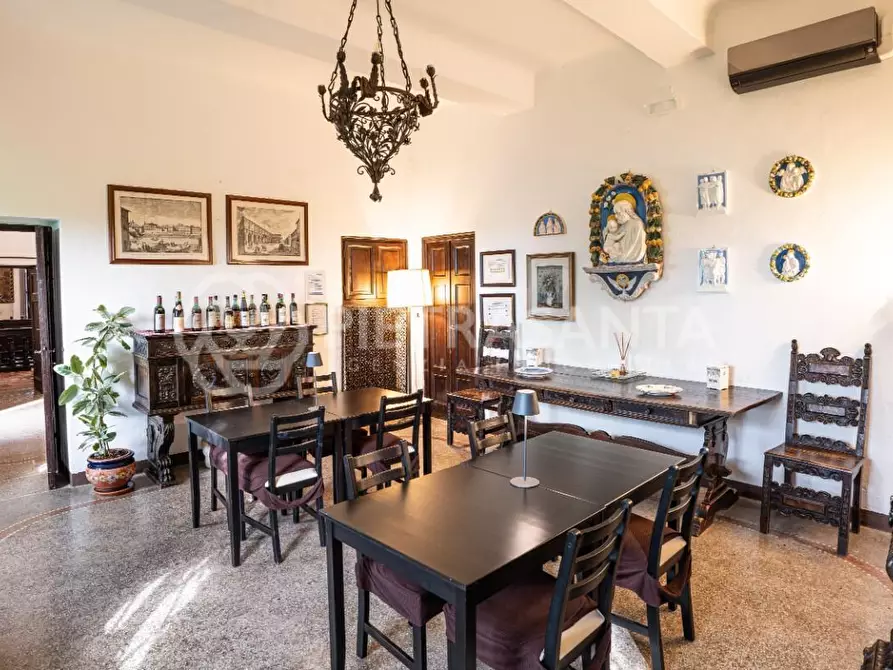 Immagine 9 di Villa in vendita  a Camaiore
