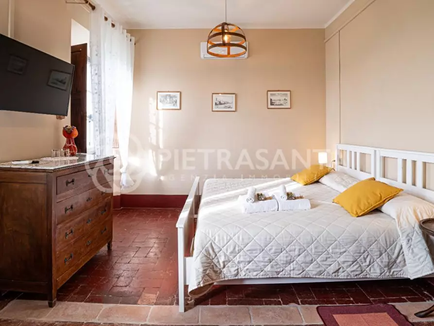 Immagine 16 di Villa in vendita  a Camaiore