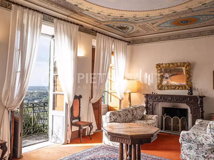 Immagine 4 di Villa in vendita  a Camaiore