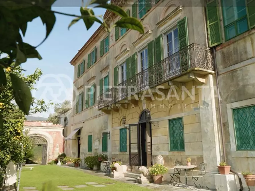 Immagine 22 di Villa in vendita  a Camaiore