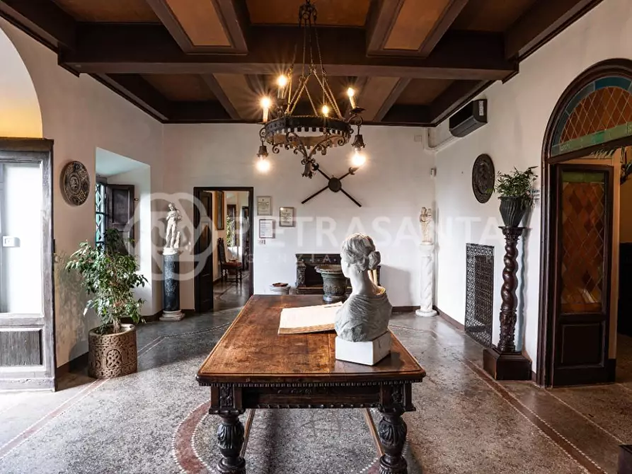 Immagine 5 di Villa in vendita  a Camaiore