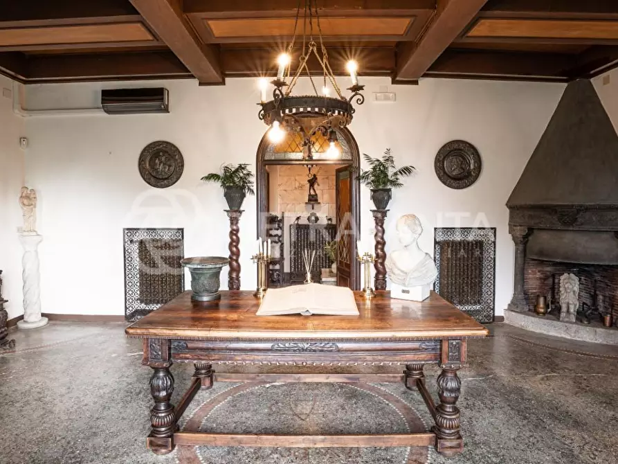 Immagine 8 di Villa in vendita  a Camaiore