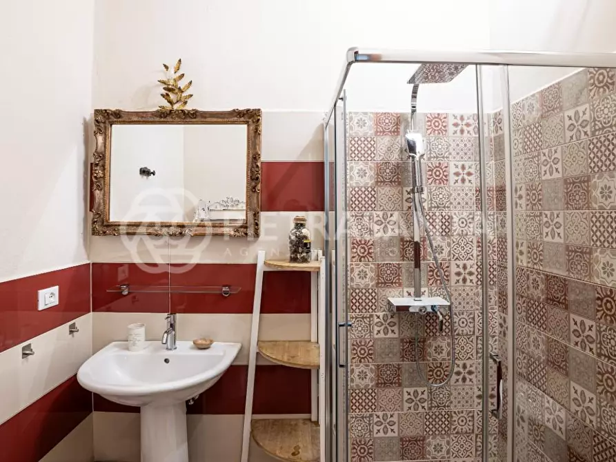 Immagine 18 di Villa in vendita  a Camaiore