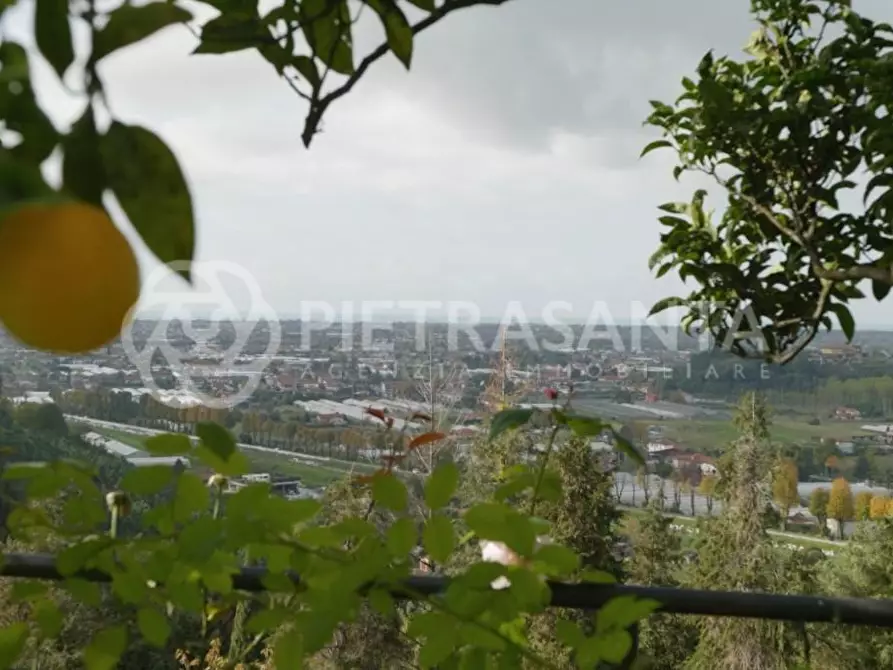 Immagine 23 di Villa in vendita  a Camaiore