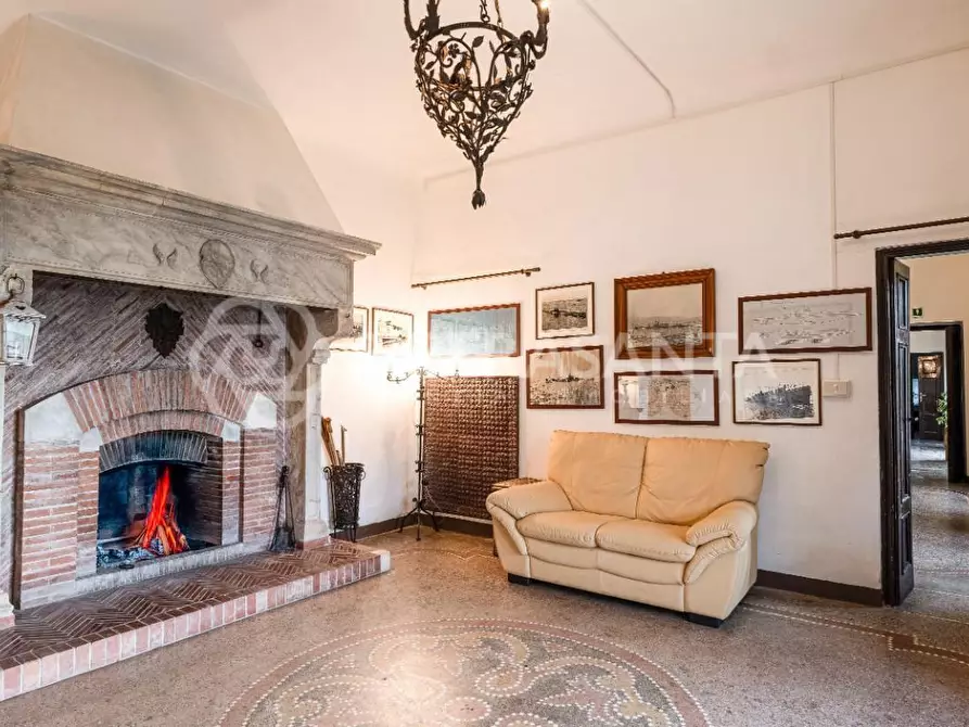 Immagine 6 di Villa in vendita  a Camaiore