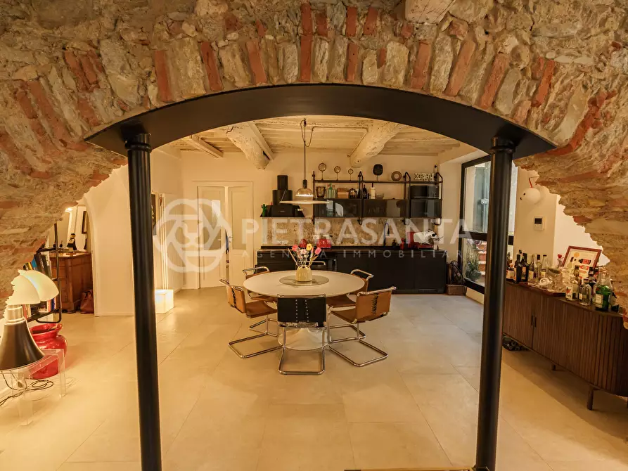 Immagine 11 di Appartamento in vendita  a Pietrasanta
