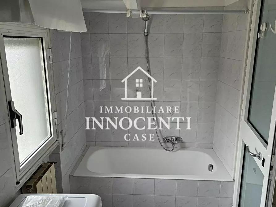 Immagine 11 di Appartamento in affitto  a Massa