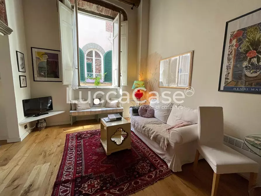 Immagine 1 di Appartamento in affitto  a Lucca