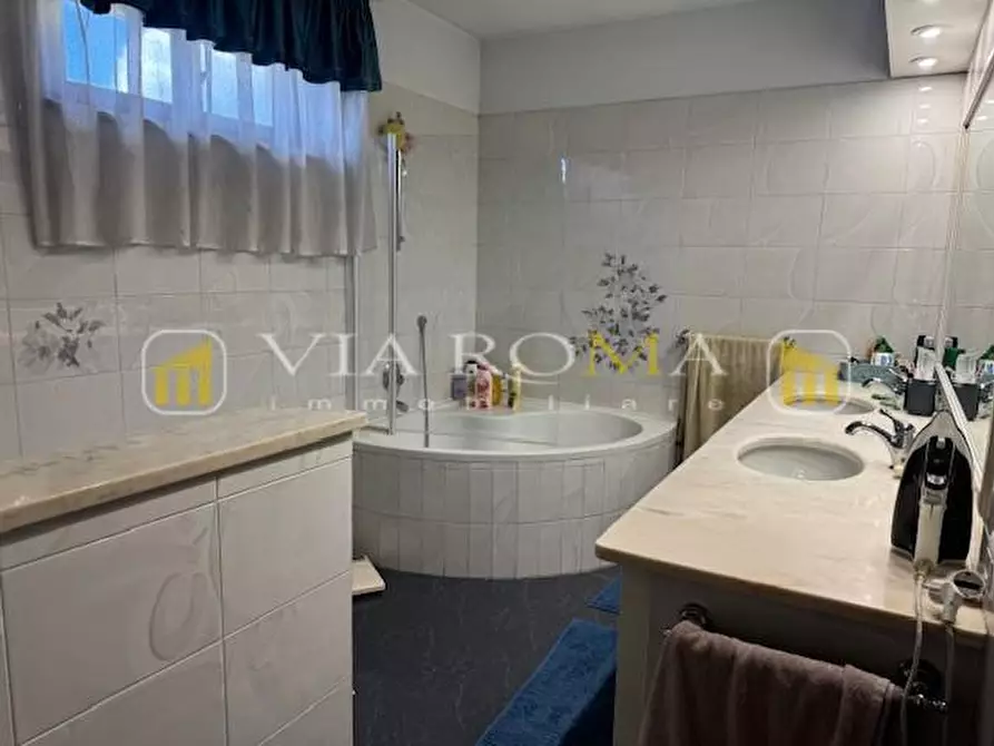 Immagine 21 di Casa bifamiliare in vendita  a Lucca