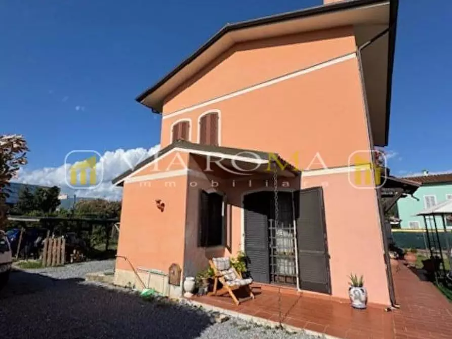 Immagine 29 di Casa bifamiliare in vendita  a Lucca