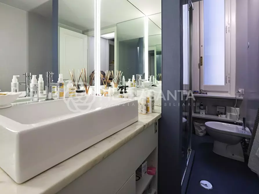 Immagine 90 di Appartamento in vendita  a Firenze