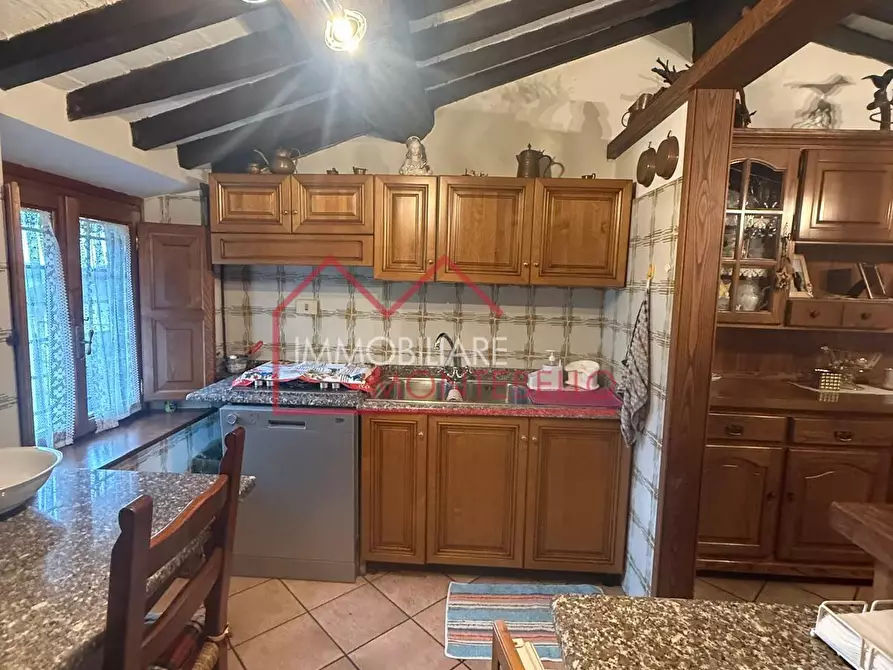 Immagine 17 di Appartamento in vendita  a Camaiore