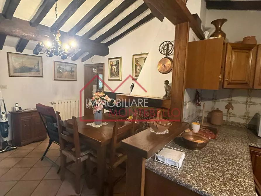 Immagine 11 di Appartamento in vendita  a Camaiore