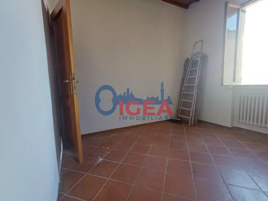 Immagine 11 di Appartamento in vendita  a Siena
