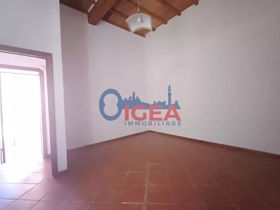 Immagine 21 di Appartamento in vendita  a Siena