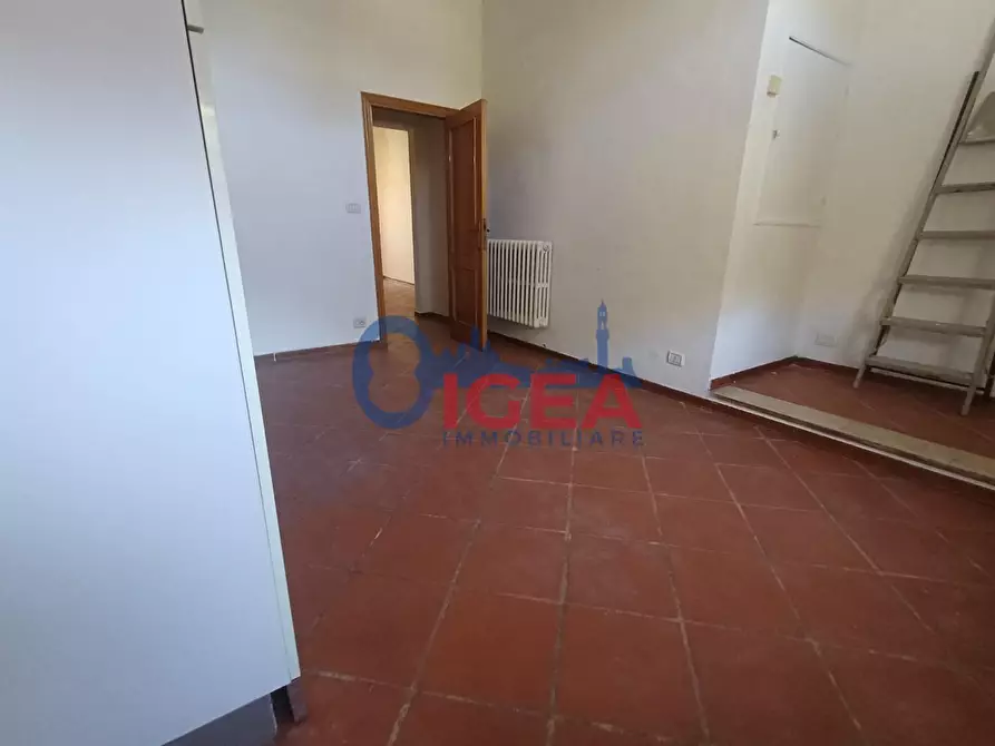 Immagine 9 di Appartamento in vendita  a Siena