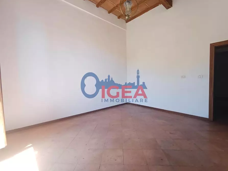 Immagine 16 di Appartamento in vendita  a Siena