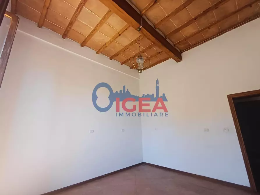 Immagine 15 di Appartamento in vendita  a Siena