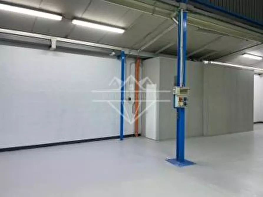 Immagine 14 di Capannone industriale in vendita  a Carrara
