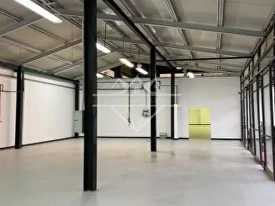 Immagine 12 di Capannone industriale in vendita  a Carrara