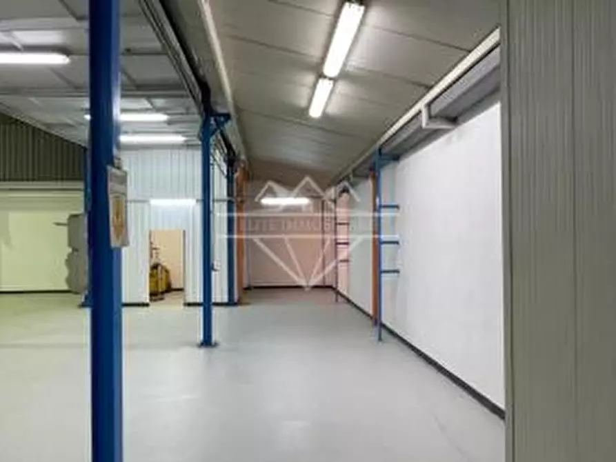 Immagine 13 di Capannone industriale in vendita  a Carrara