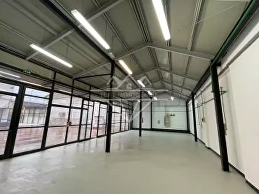 Immagine 1 di Capannone industriale in vendita  a Carrara