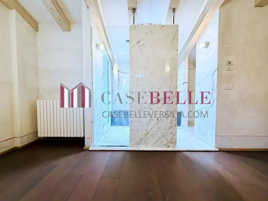 Immagine 28 di Casa colonica in affitto  a Pietrasanta