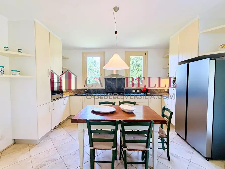 Immagine 13 di Casa colonica in affitto  a Pietrasanta