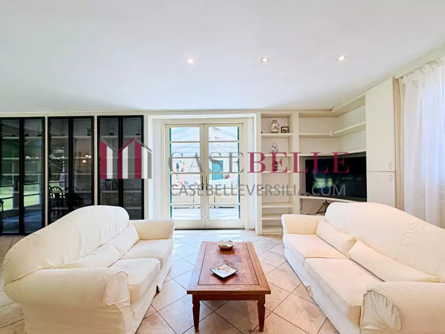 Immagine 4 di Casa colonica in affitto  a Pietrasanta
