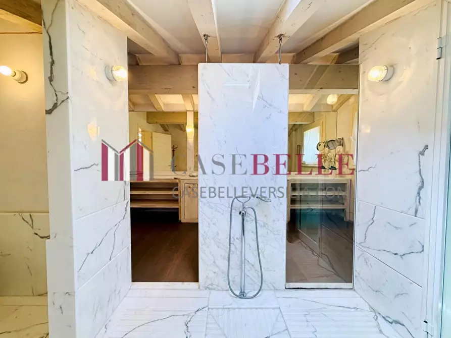 Immagine 33 di Casa colonica in affitto  a Pietrasanta