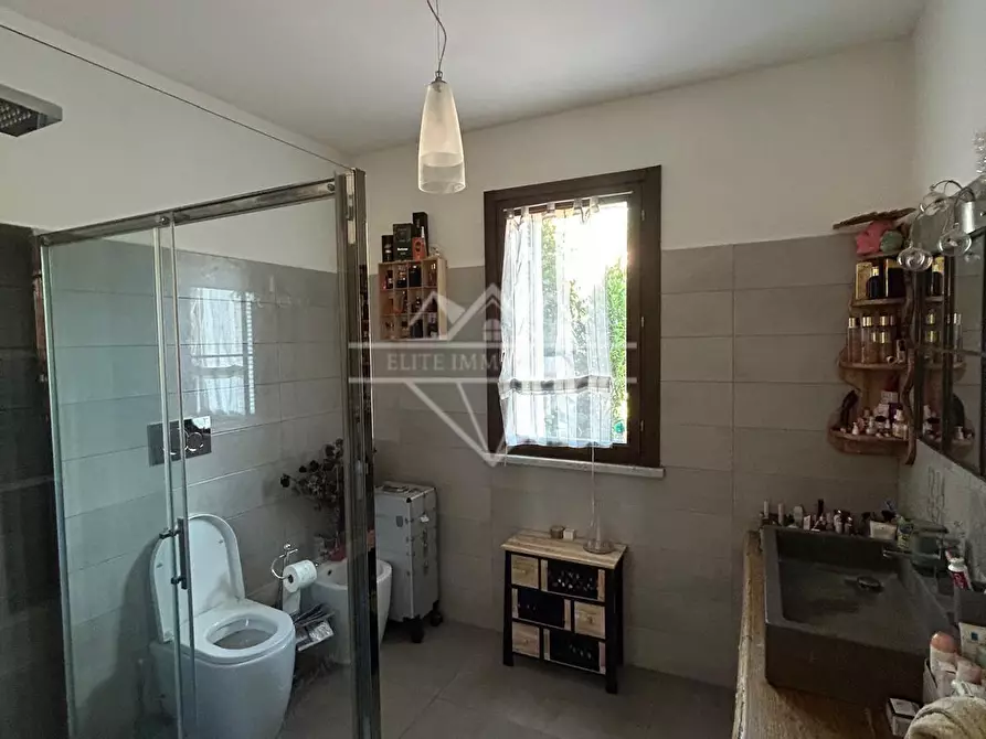 Immagine 11 di Villetta a schiera in vendita  a Carrara