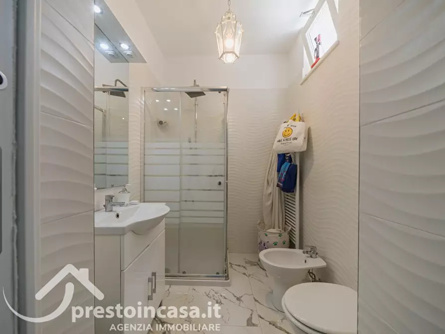 Immagine 15 di Villa in vendita  a Viareggio