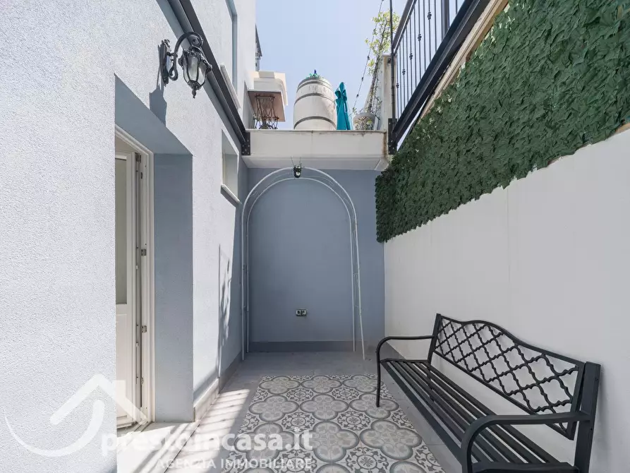 Immagine 13 di Villa in vendita  a Viareggio