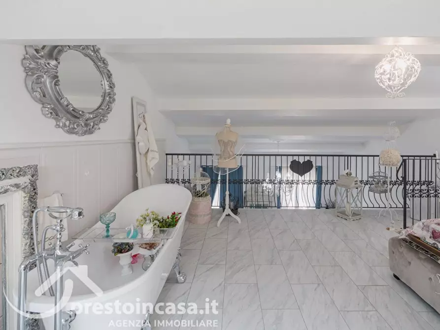 Immagine 25 di Villa in vendita  a Viareggio