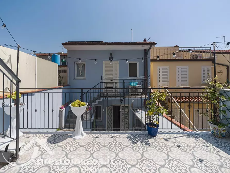 Immagine 7 di Villa in vendita  a Viareggio
