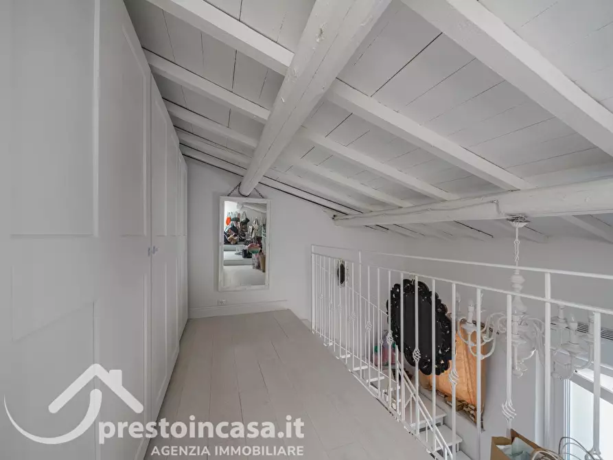 Immagine 27 di Villa in vendita  a Viareggio