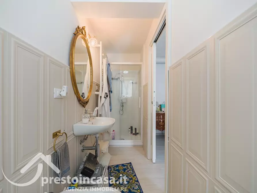Immagine 18 di Villa in vendita  a Viareggio