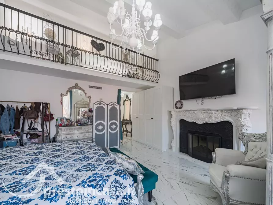 Immagine 23 di Villa in vendita  a Viareggio