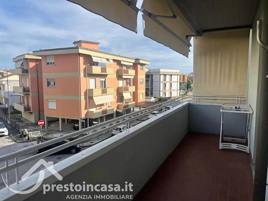 Immagine 28 di Appartamento in vendita  a Viareggio