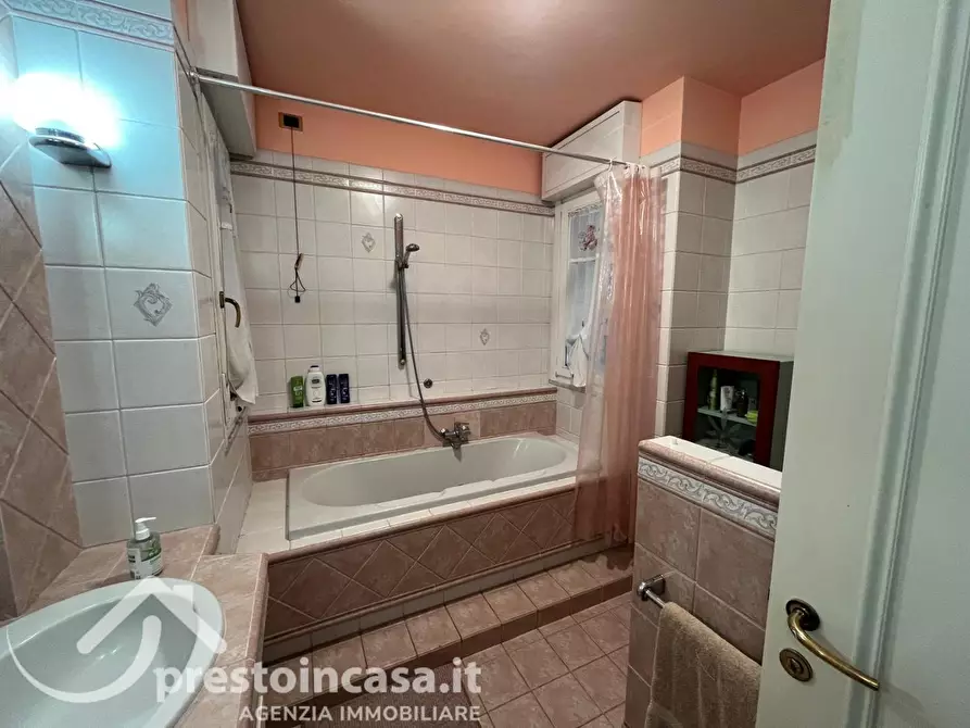 Immagine 17 di Appartamento in vendita  a Viareggio