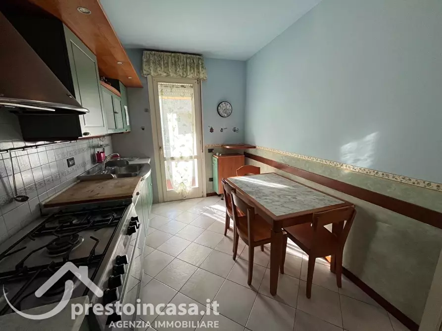 Immagine 11 di Appartamento in vendita  a Viareggio